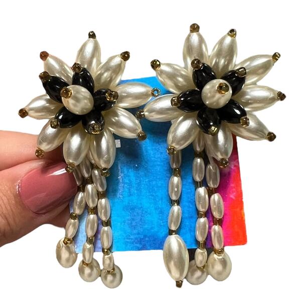 Vintage Pearl Flower Clip On Earrings Black White Dangling Statement - Picture 1 of 6